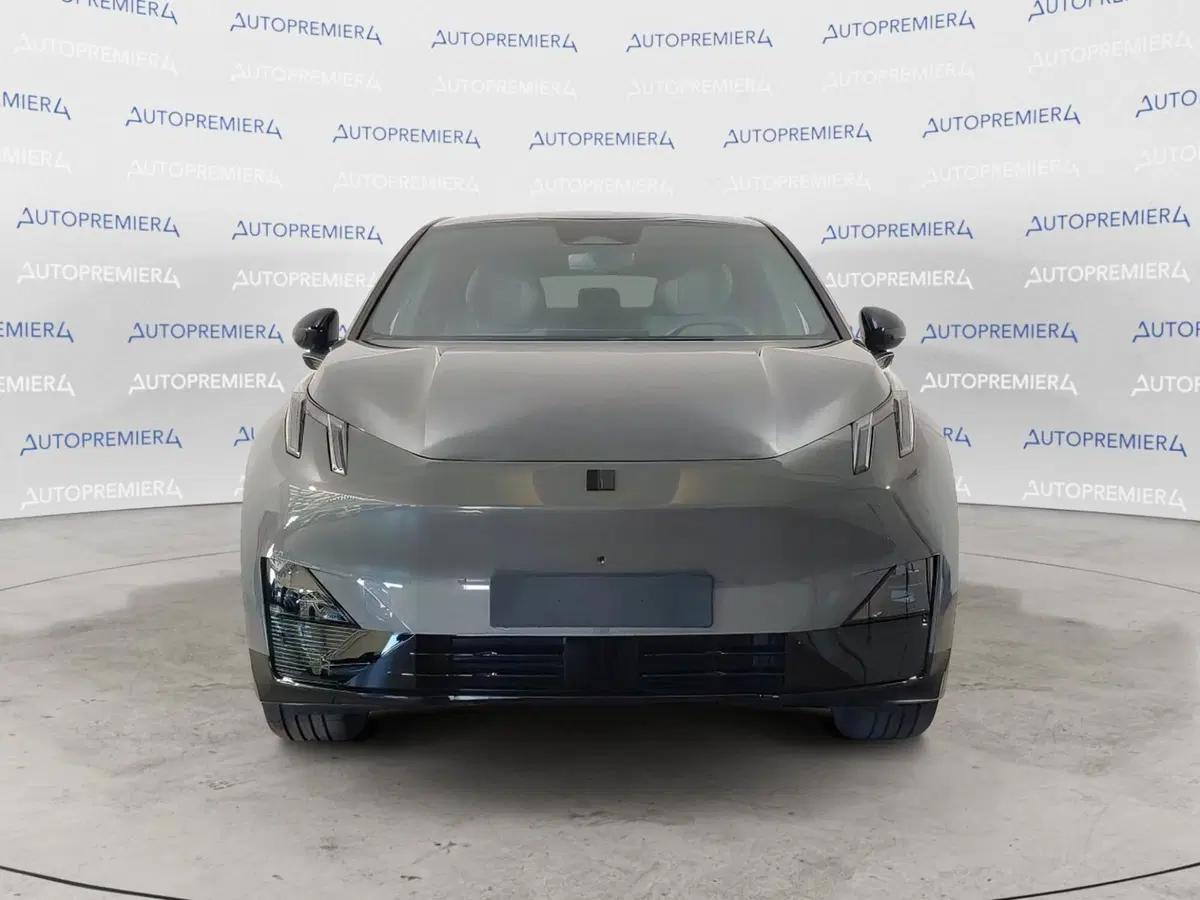 Lynk & Co 02 nuova a Como (2)