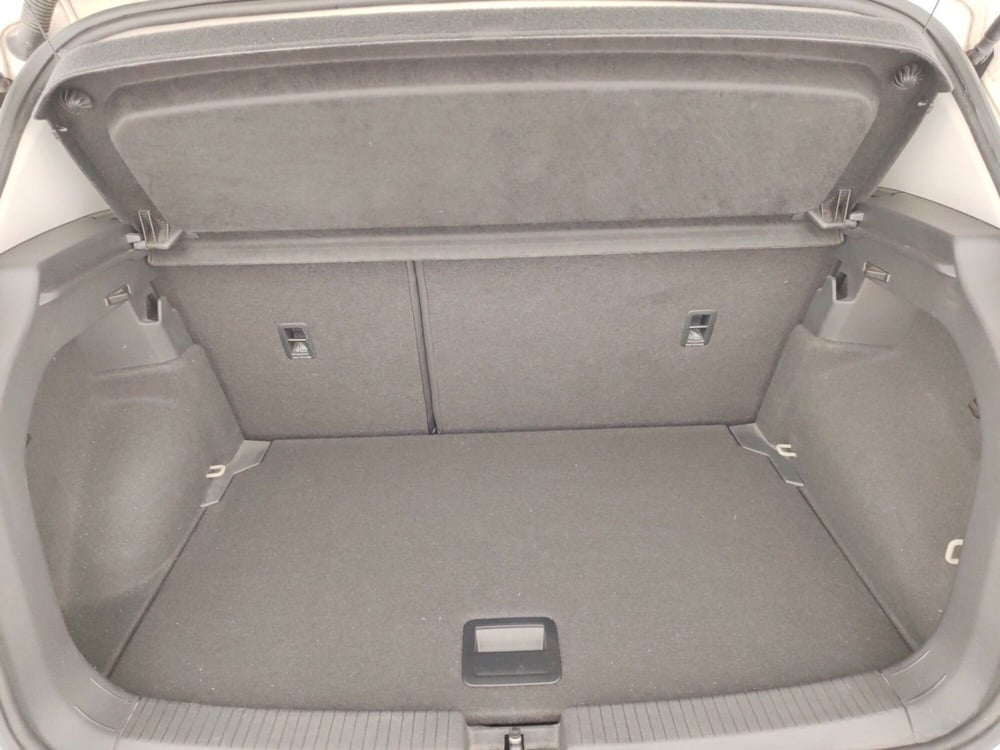 Volkswagen T-Cross usata a Massa-Carrara (16)