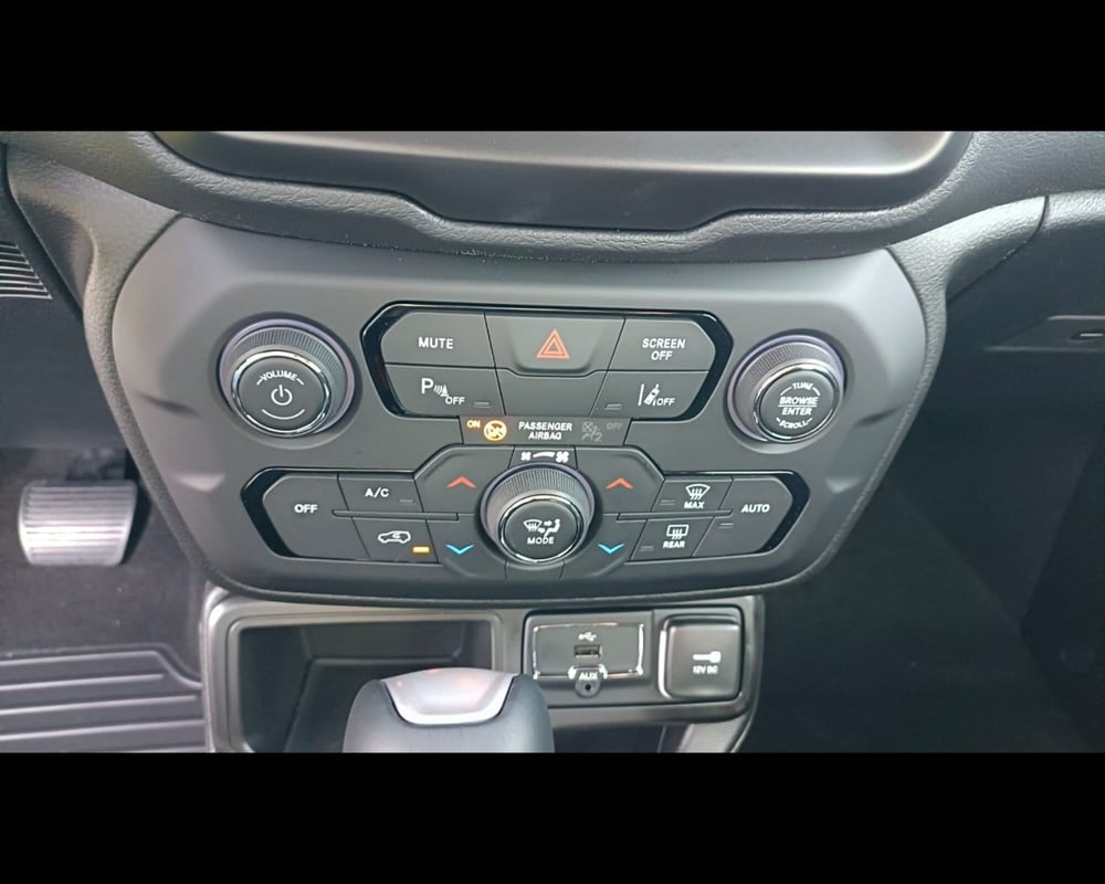 Jeep Renegade nuova a Lucca (17)