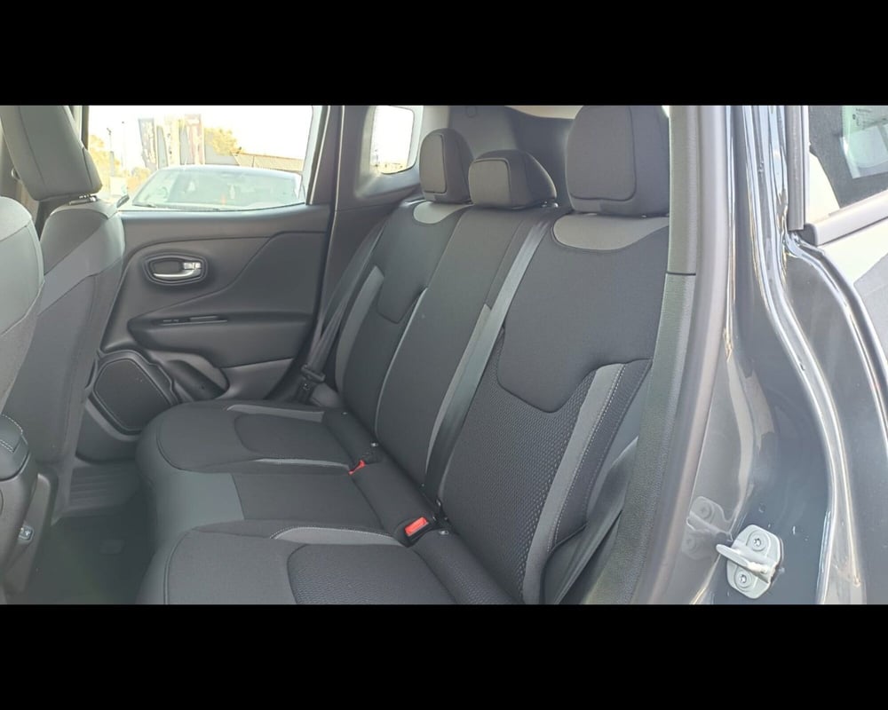 Jeep Renegade nuova a Lucca (19)