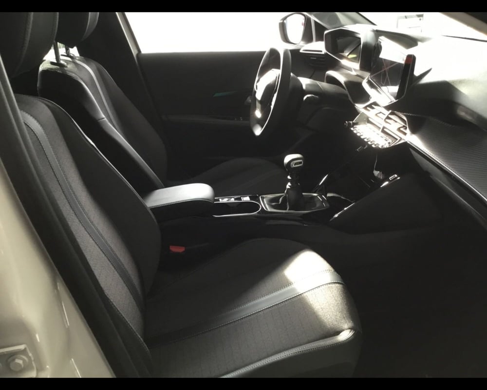 Peugeot 208 nuova a Varese (14)