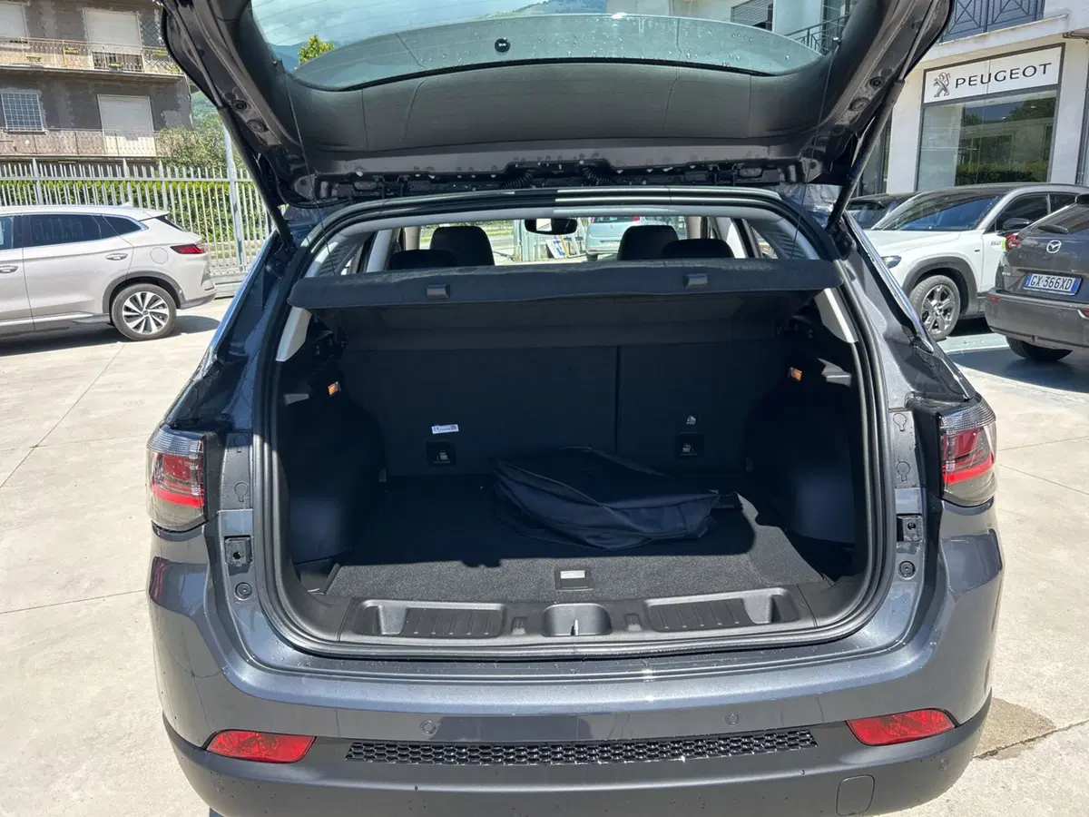 Jeep Compass nuova a Frosinone (13)