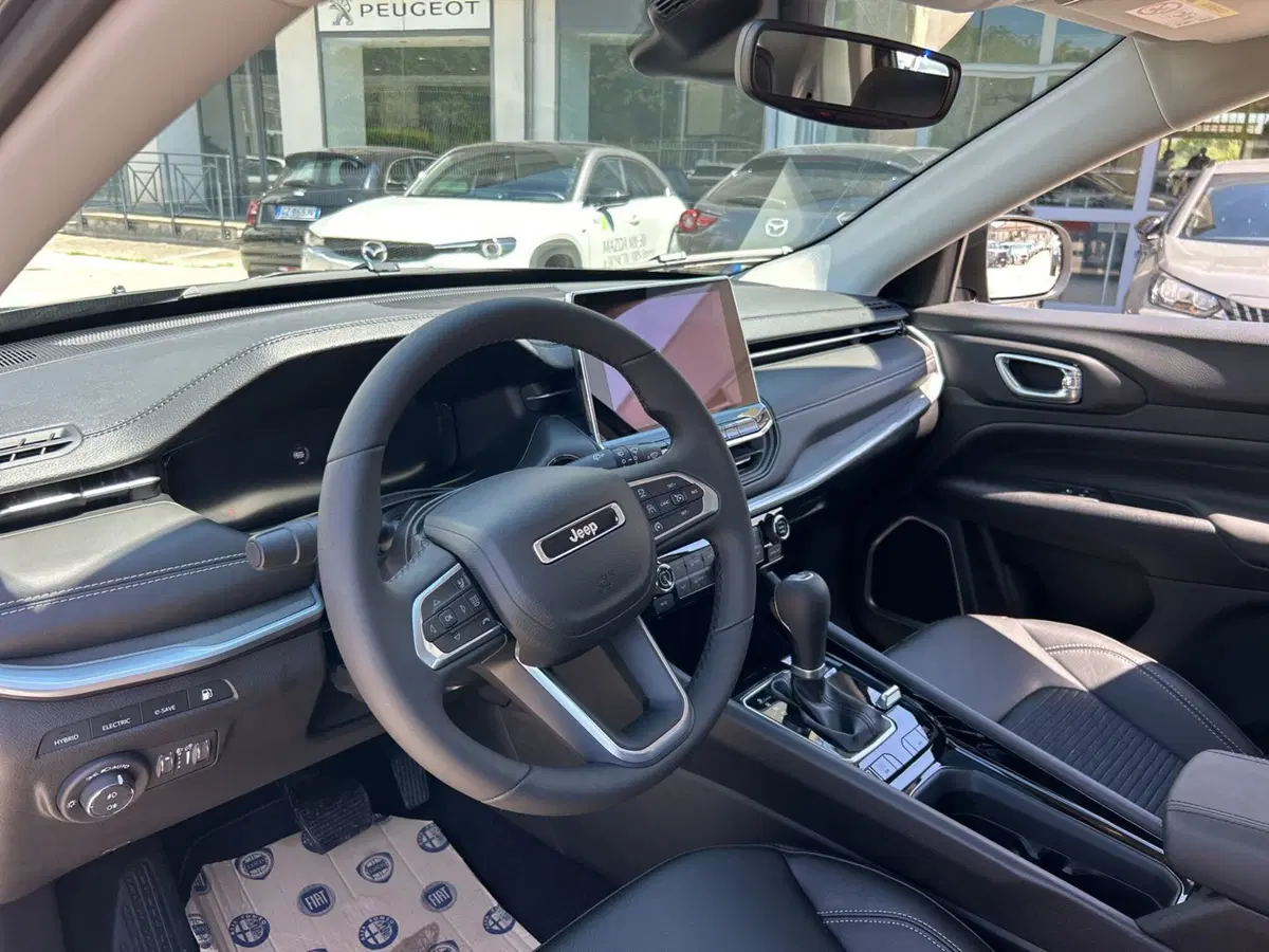 Jeep Compass nuova a Frosinone (18)