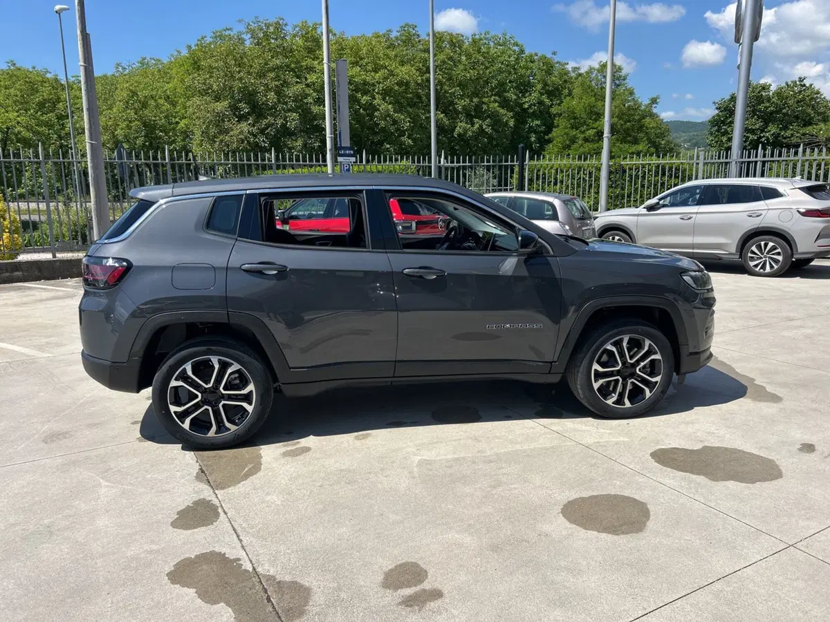 Jeep Compass nuova a Frosinone (7)