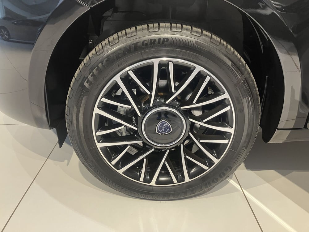 Lancia Ypsilon usata a Parma (13)