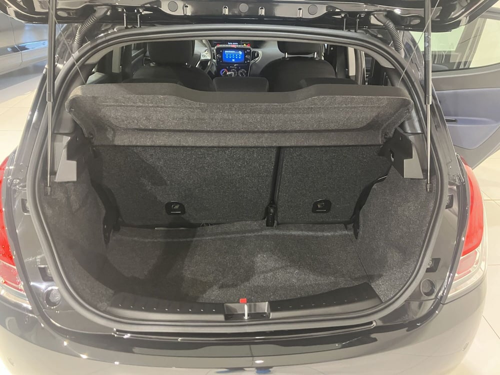 Lancia Ypsilon usata a Parma (14)