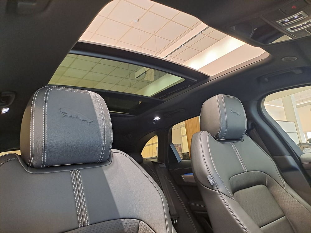 Jaguar F-Pace usata a Pavia (11)