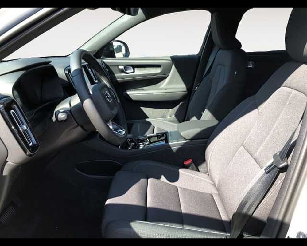 Volvo EX40 nuova a Ravenna (9)