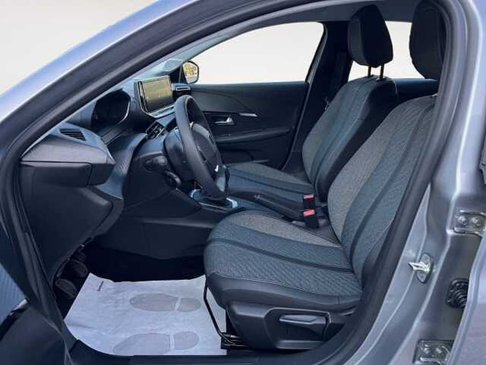Peugeot 208 nuova a Treviso (11)