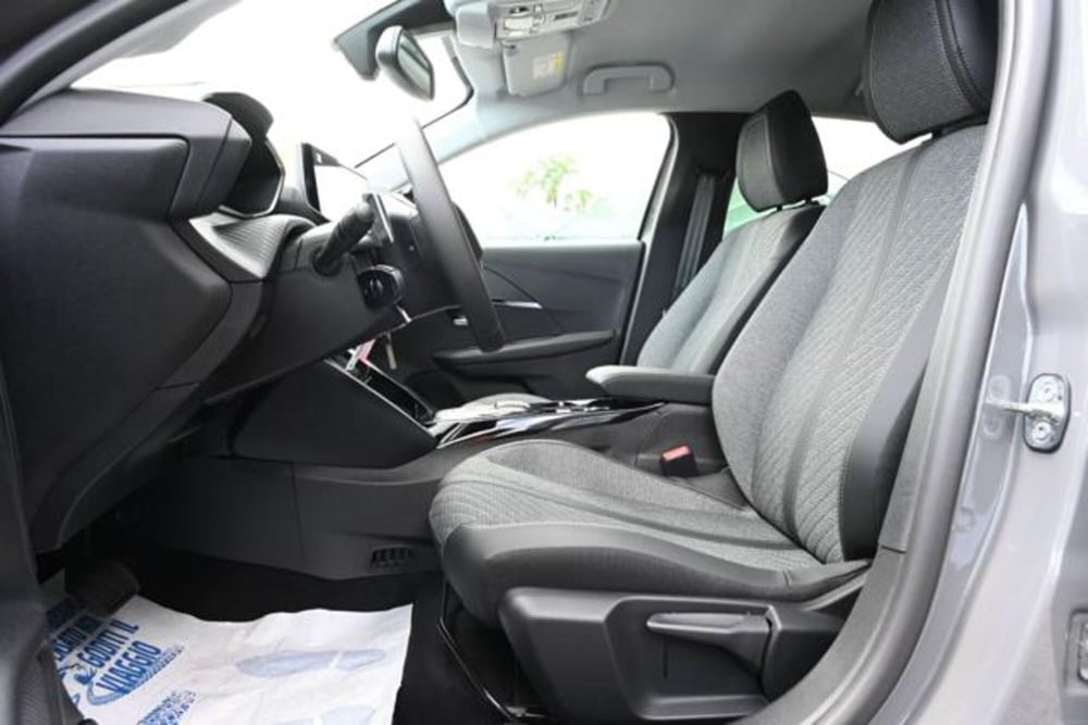 Peugeot 208 nuova a Torino (13)
