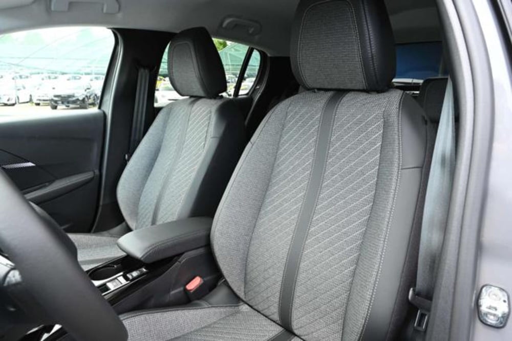 Peugeot 208 nuova a Torino (14)