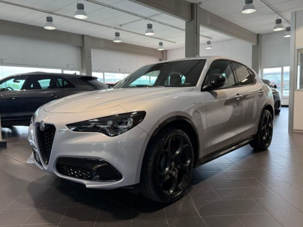 Alfa Romeo Stelvio nuova a Bologna