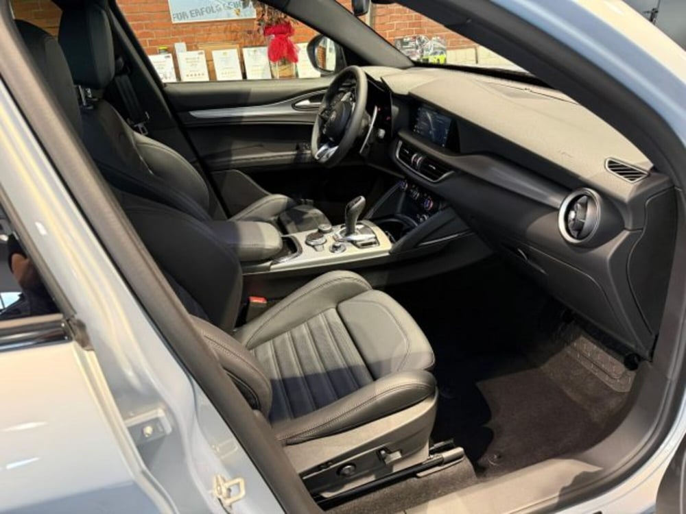 Alfa Romeo Stelvio nuova a Bologna (12)