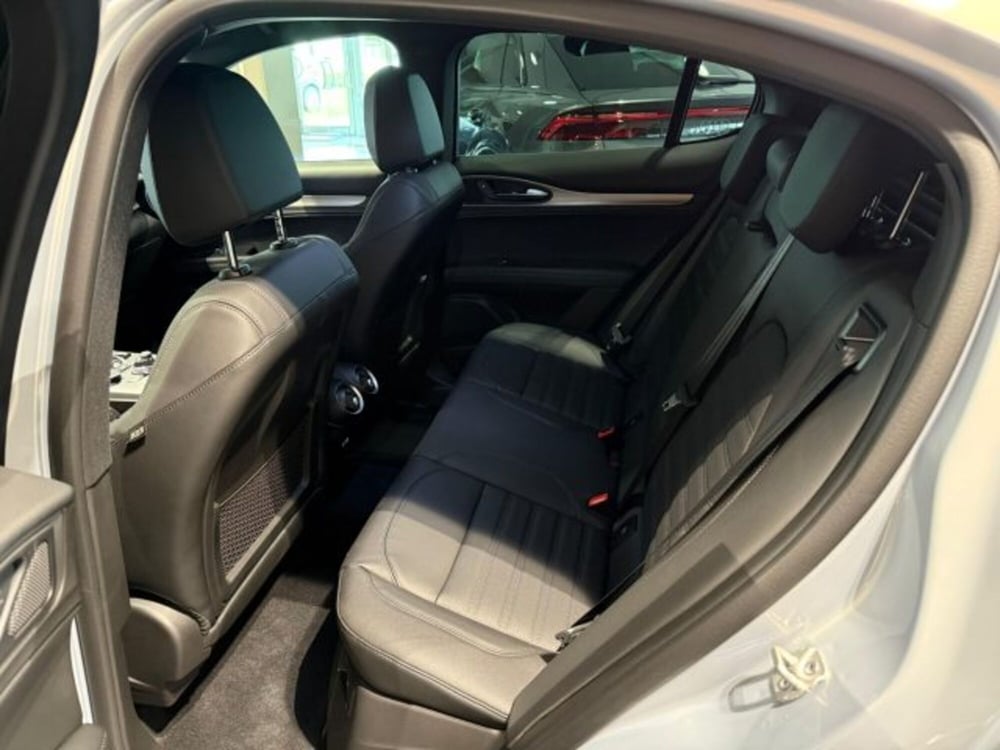 Alfa Romeo Stelvio nuova a Bologna (14)