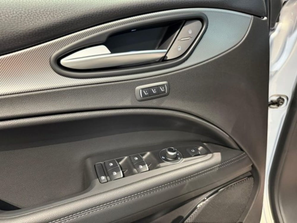 Alfa Romeo Stelvio nuova a Bologna (15)