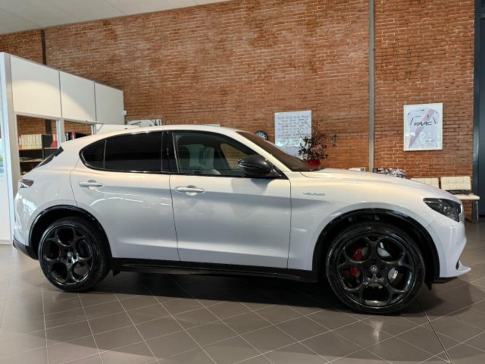 Alfa Romeo Stelvio nuova a Bologna (4)