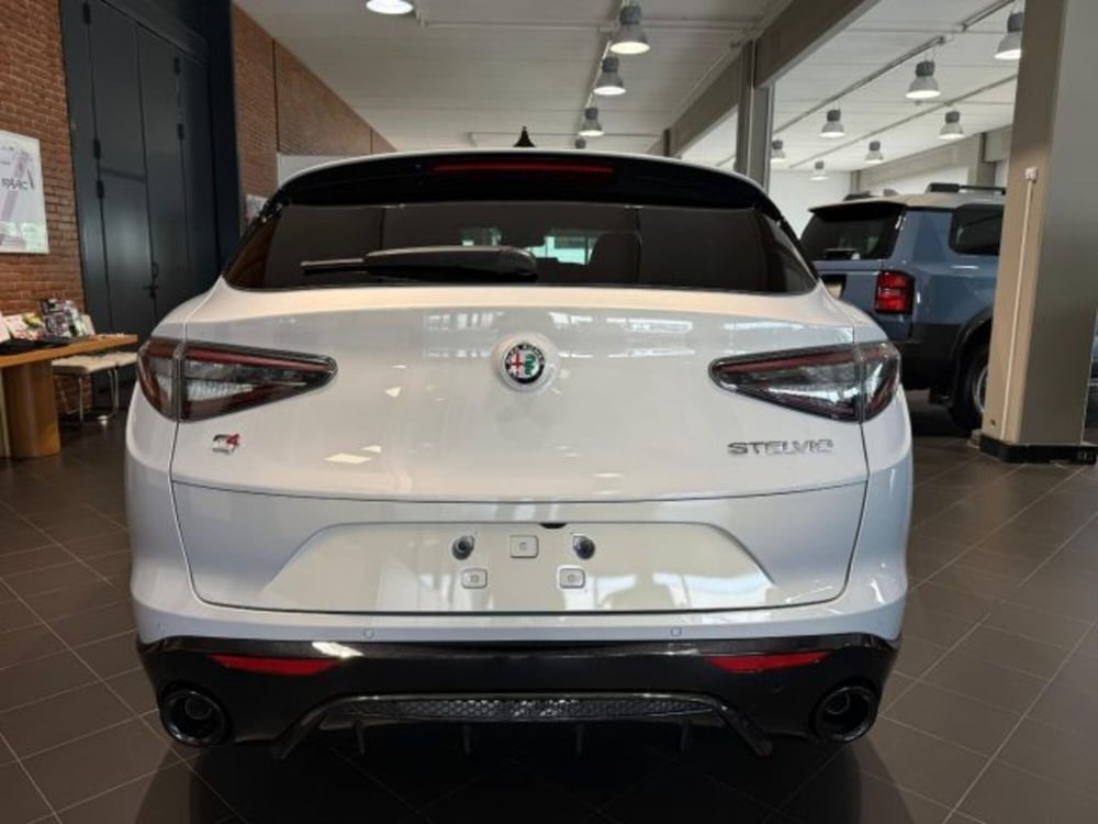 Alfa Romeo Stelvio nuova a Bologna (5)