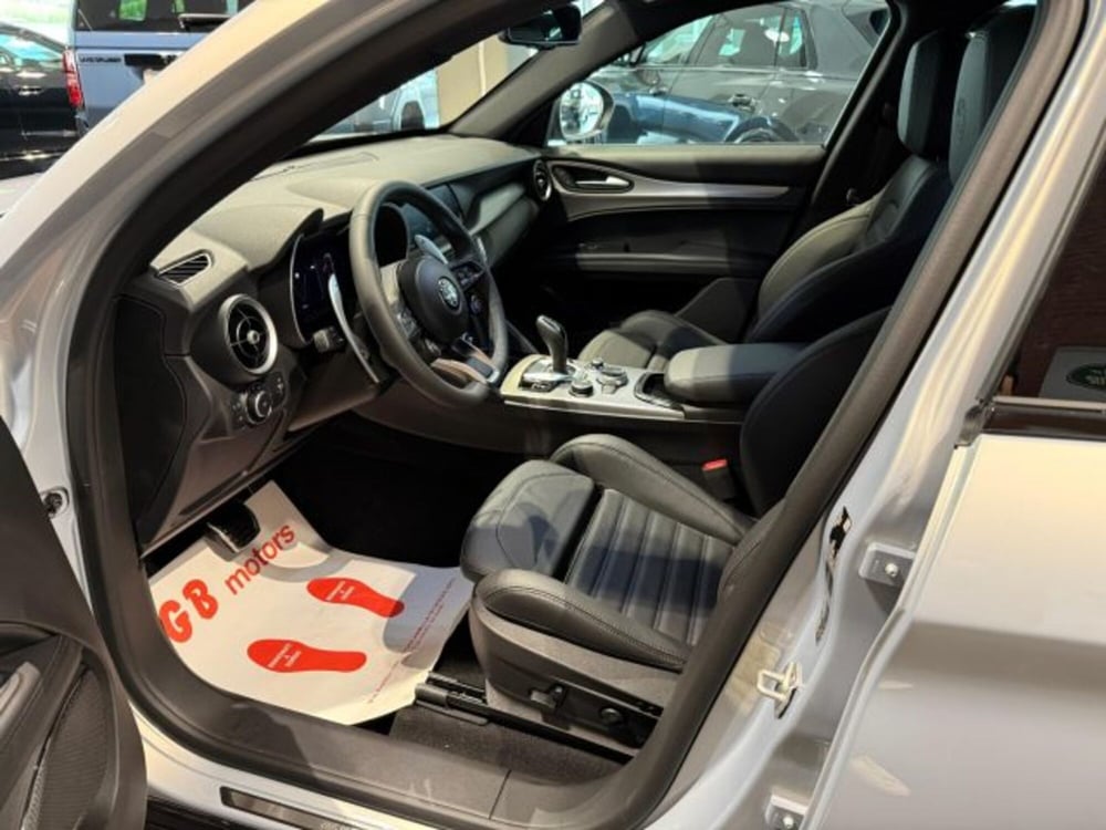 Alfa Romeo Stelvio nuova a Bologna (8)