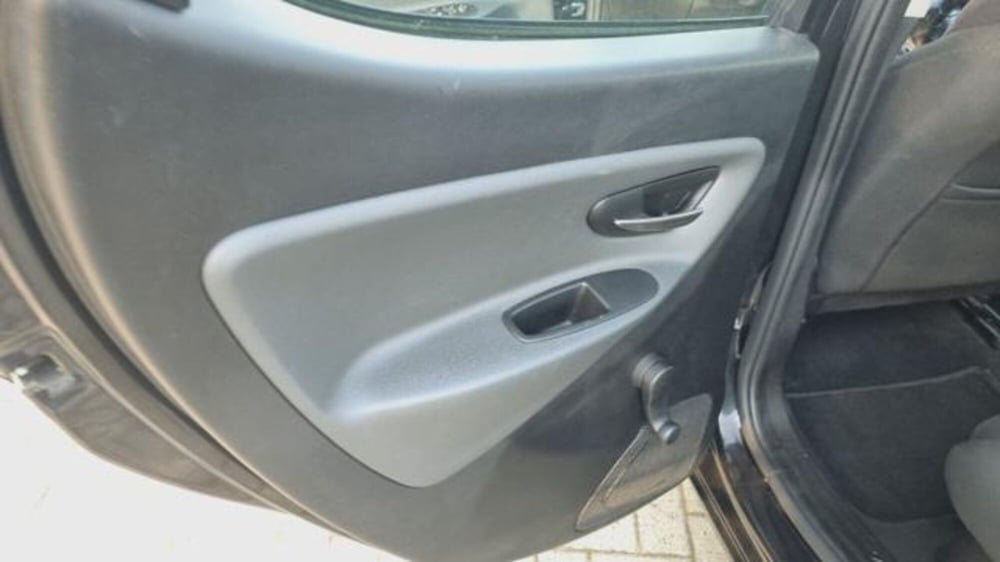 Lancia Ypsilon usata a Savona (16)