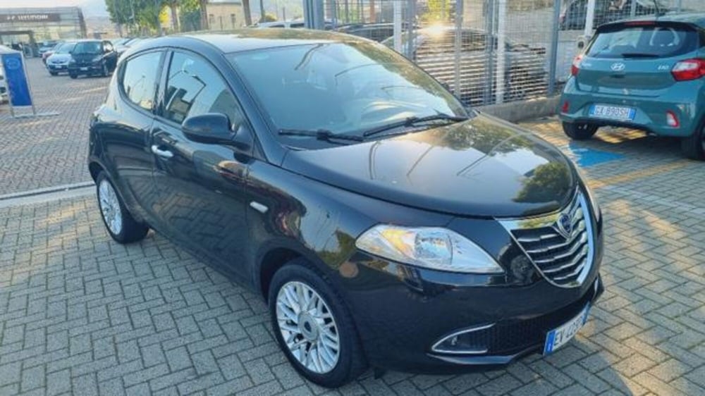 Lancia Ypsilon usata a Savona (6)