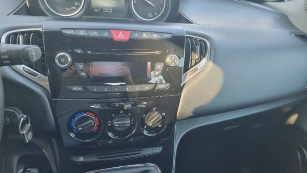 Lancia Ypsilon usata a Savona (8)