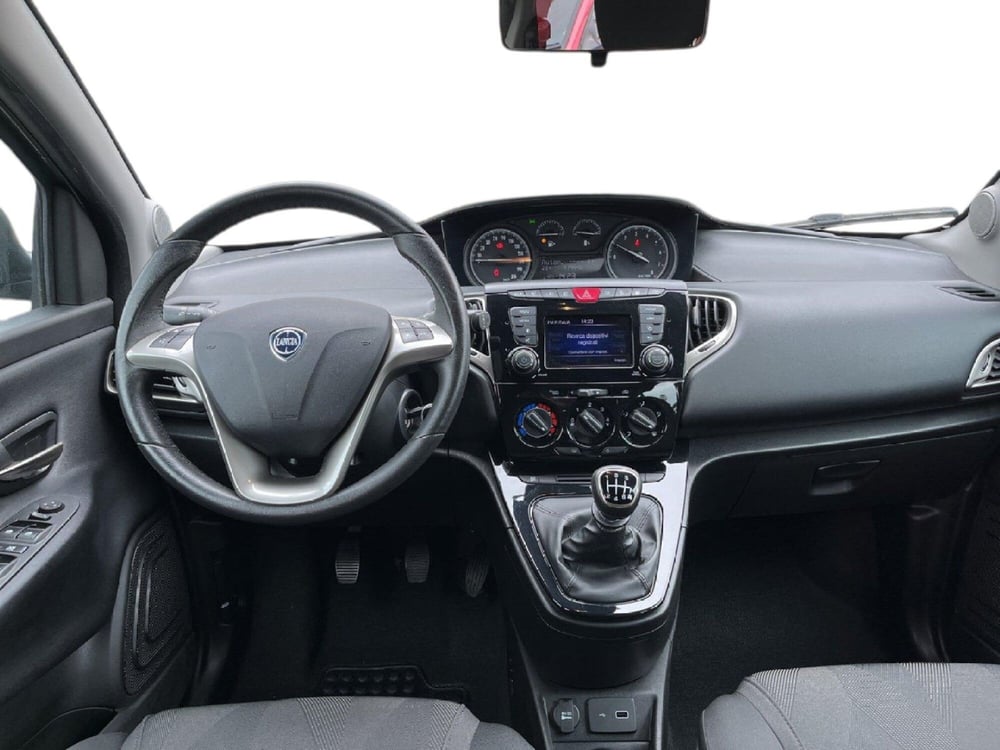 Lancia Ypsilon usata a Torino (10)