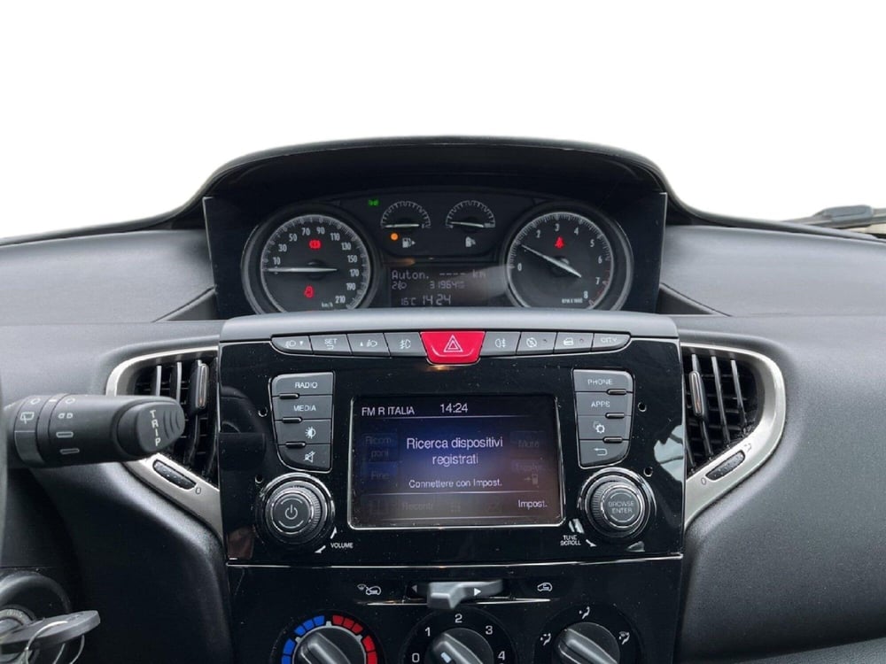 Lancia Ypsilon usata a Torino (12)