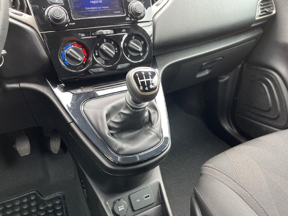 Lancia Ypsilon usata a Torino (13)