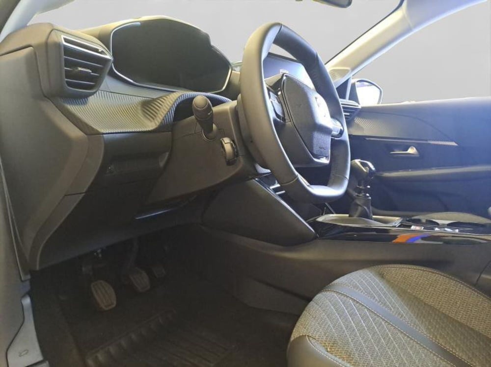 Peugeot 208 nuova a Genova (9)