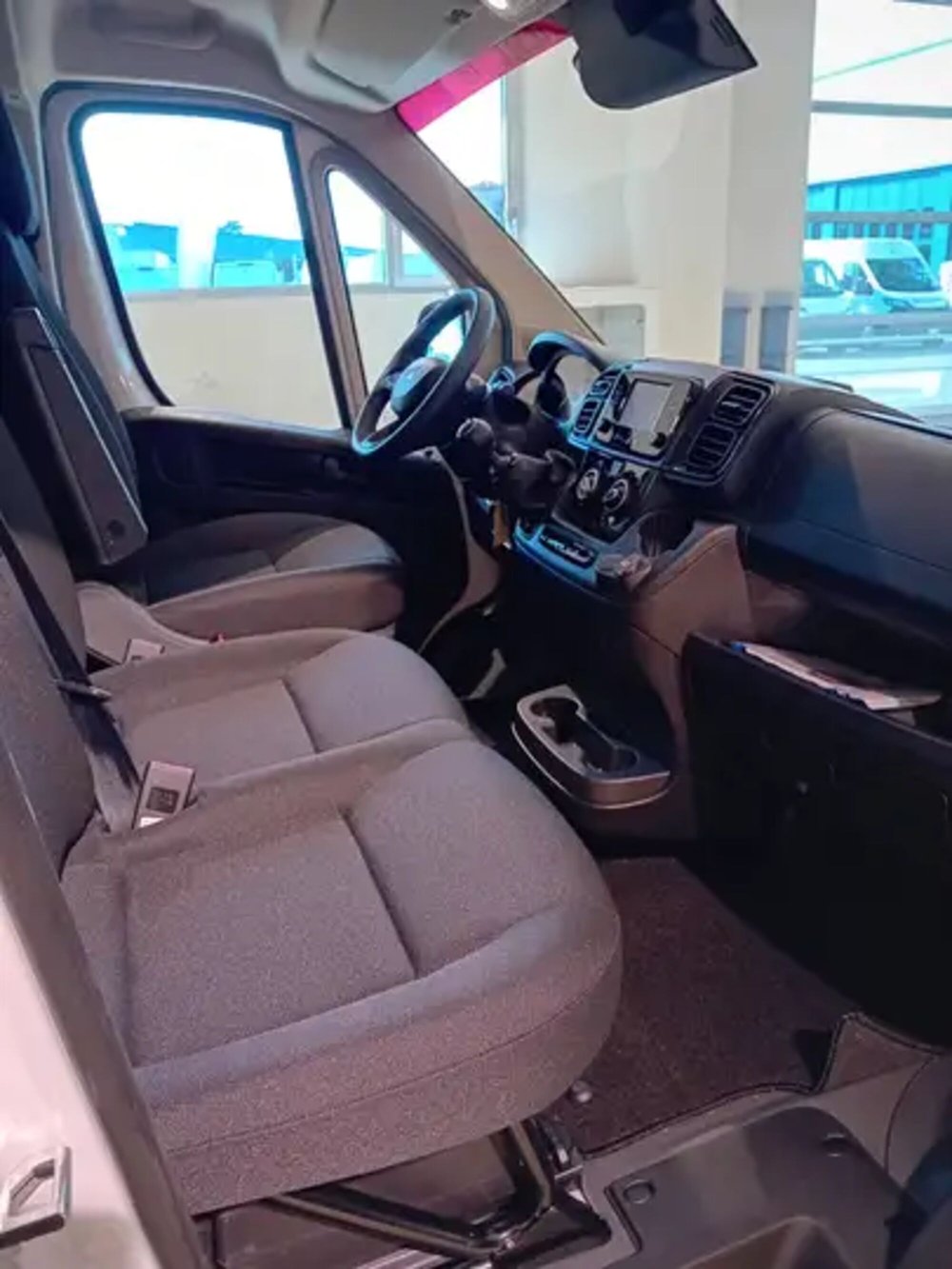 Fiat Ducato Furgone Vetrato nuova a Milano (14)