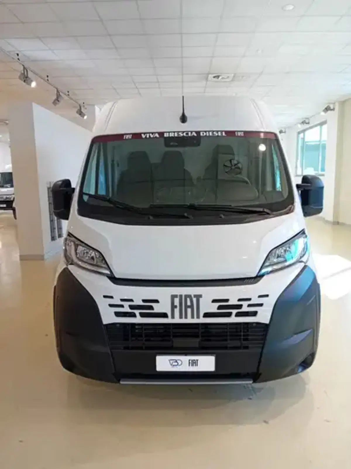 Fiat Ducato Furgone Vetrato nuova a Milano (2)