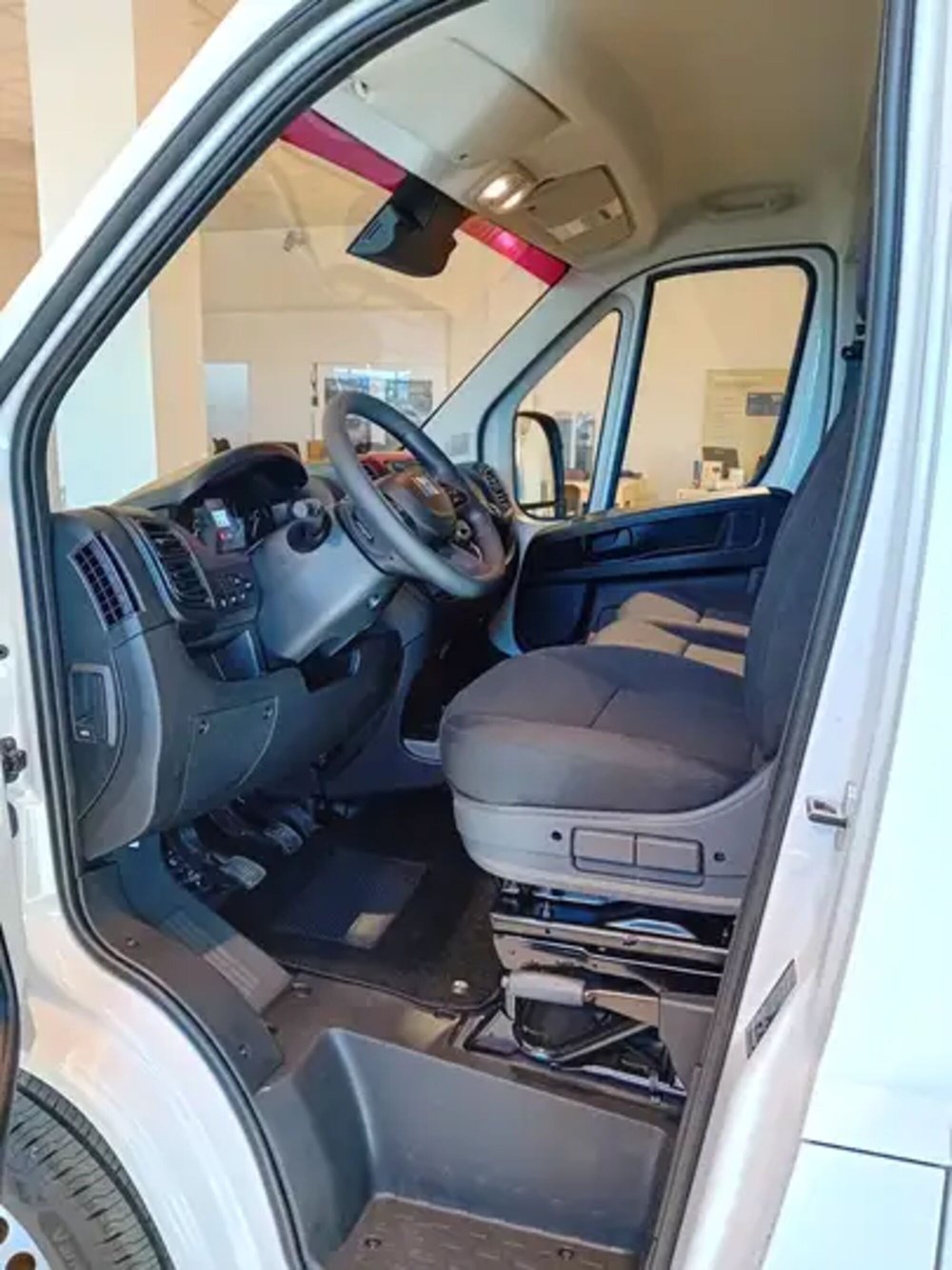 Fiat Ducato Furgone Vetrato nuova a Milano (7)
