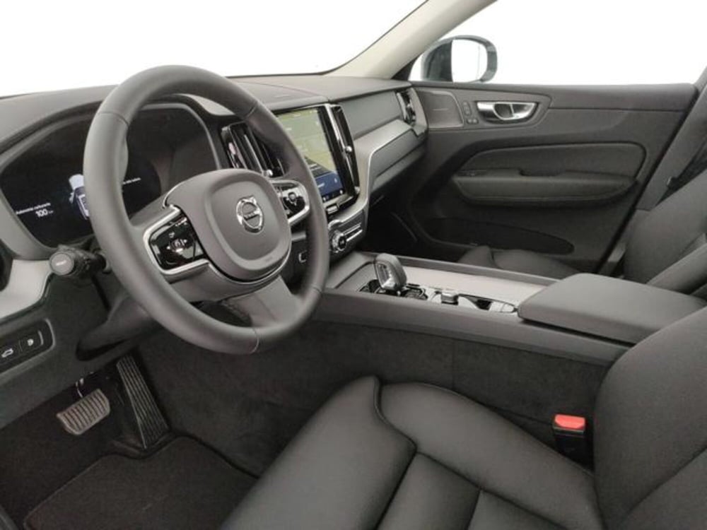 Volvo XC60 nuova a Modena (10)