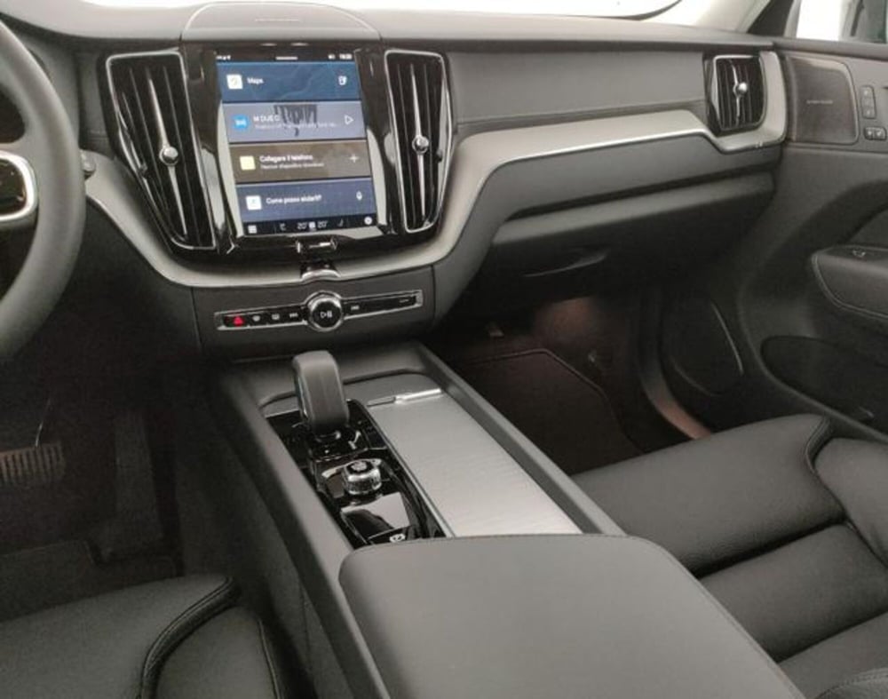 Volvo XC60 nuova a Modena (15)