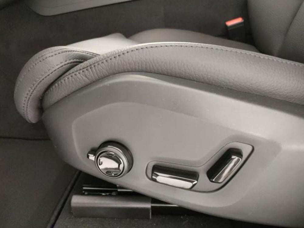 Volvo XC60 nuova a Modena (20)