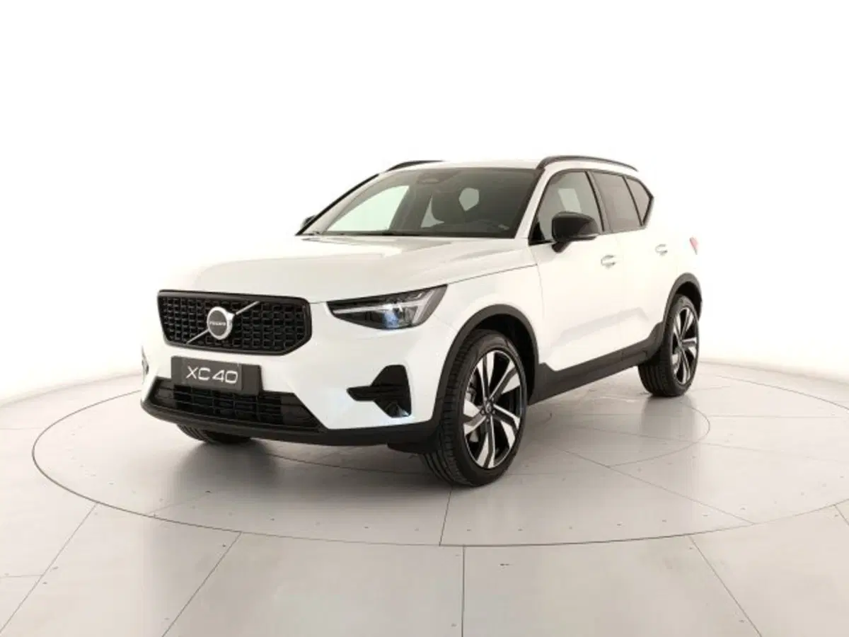 Volvo XC40 nuova a Modena (2)