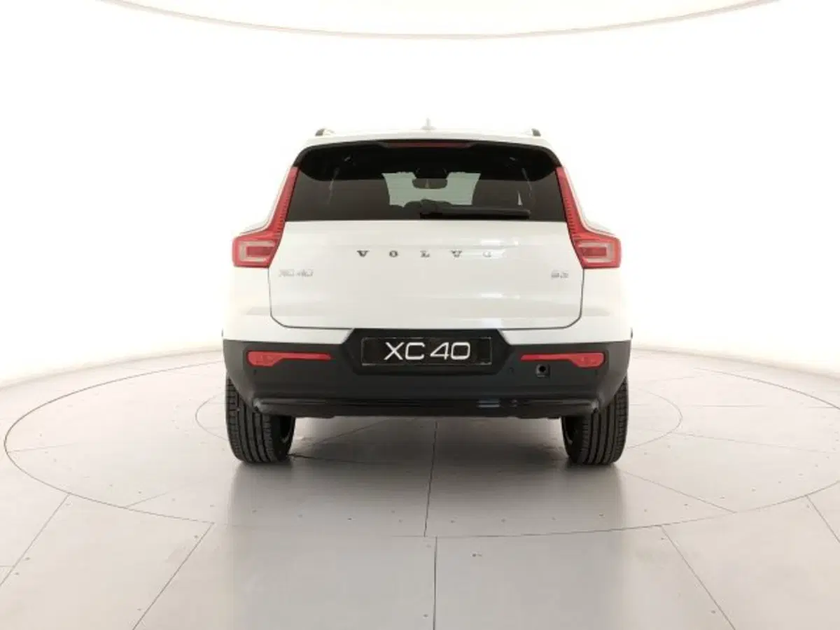 Volvo XC40 nuova a Modena (4)