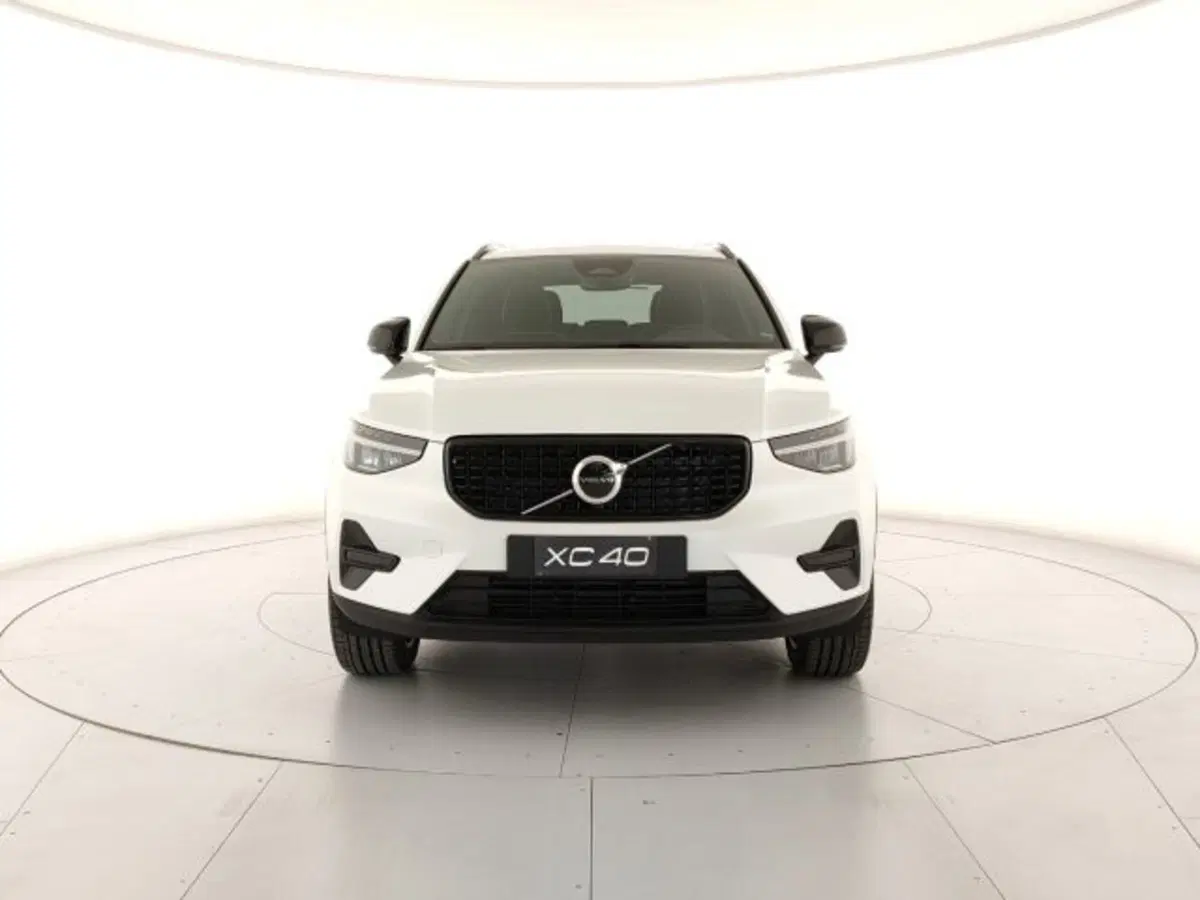 Volvo XC40 nuova a Modena (6)