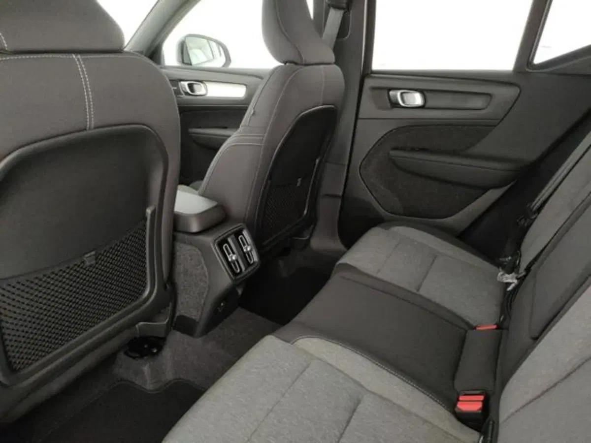 Volvo XC40 nuova a Modena (9)