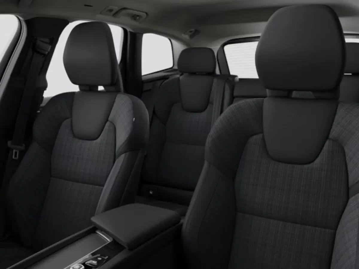Volvo XC60 nuova a Modena (14)