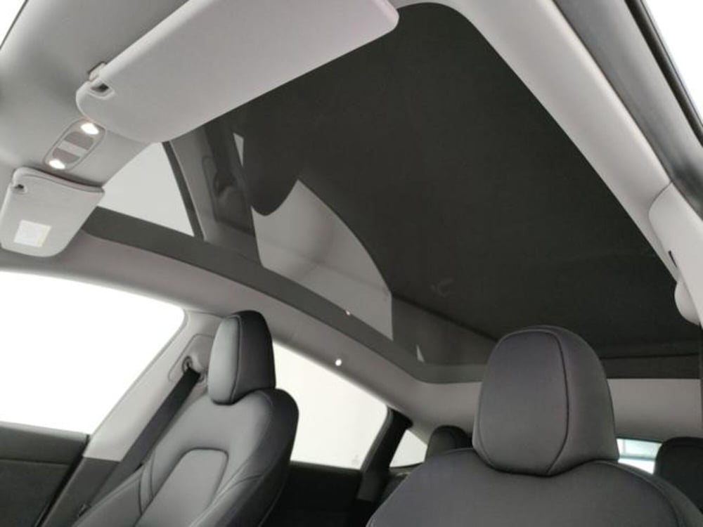 Tesla Model Y usata a Modena (11)