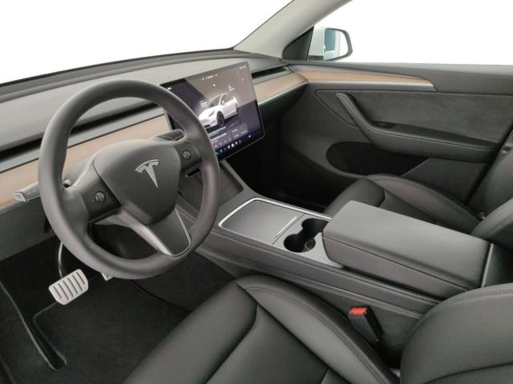 Tesla Model Y usata a Modena (13)