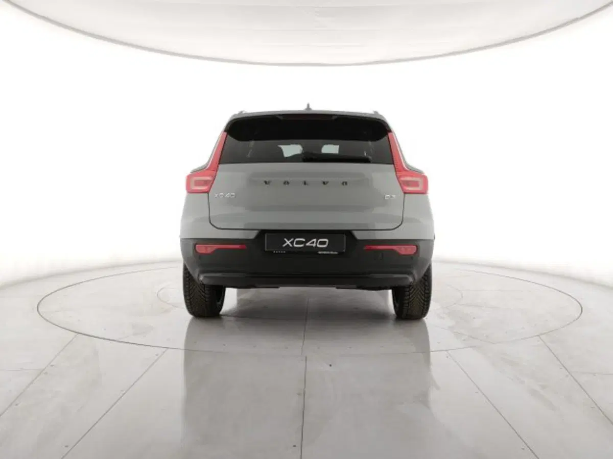 Volvo XC40 nuova a Modena (5)