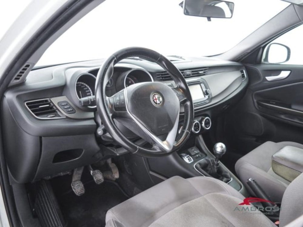 Alfa Romeo Giulietta usata a Perugia (8)