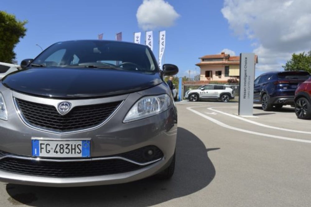 Lancia Ypsilon usata a Latina (11)
