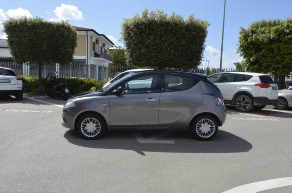 Lancia Ypsilon usata a Latina (4)