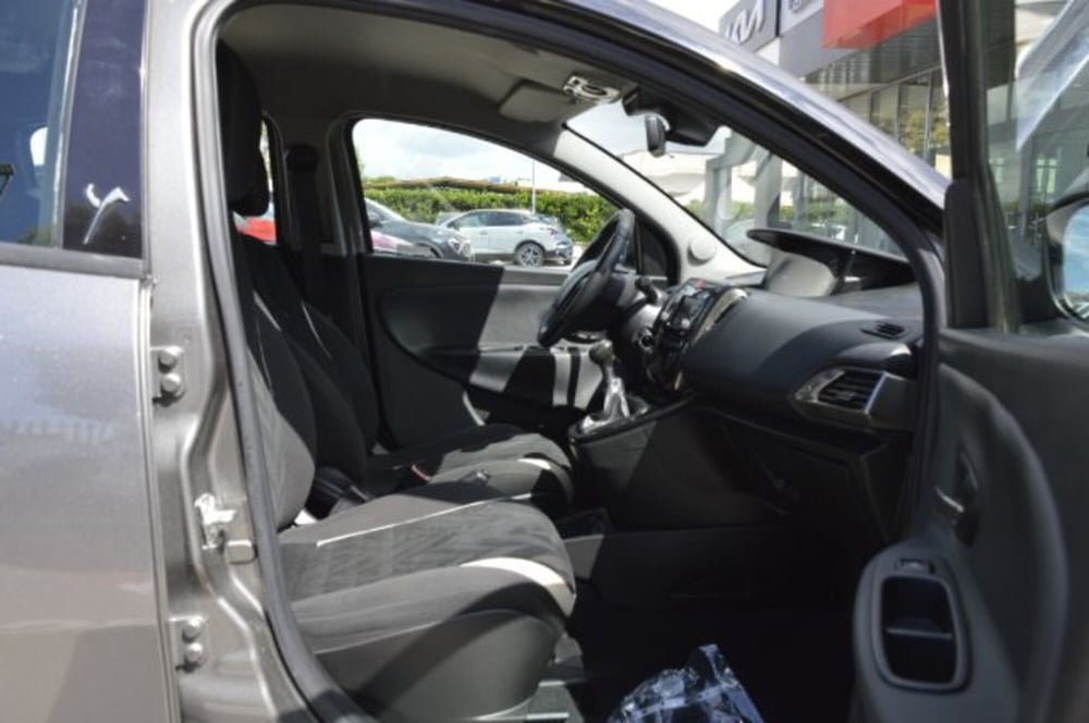 Lancia Ypsilon usata a Latina (8)