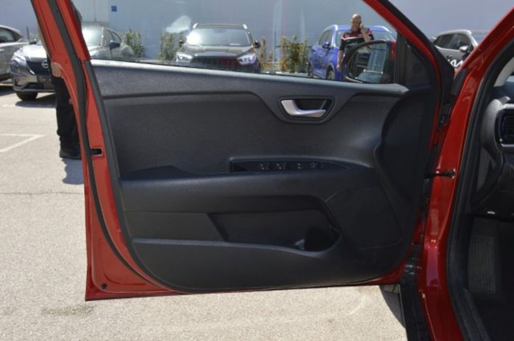 Kia Stonic usata a Latina (12)