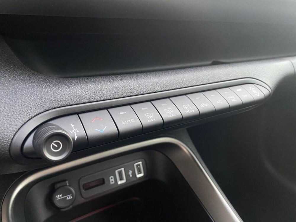 Jeep Avenger nuova a Torino (11)