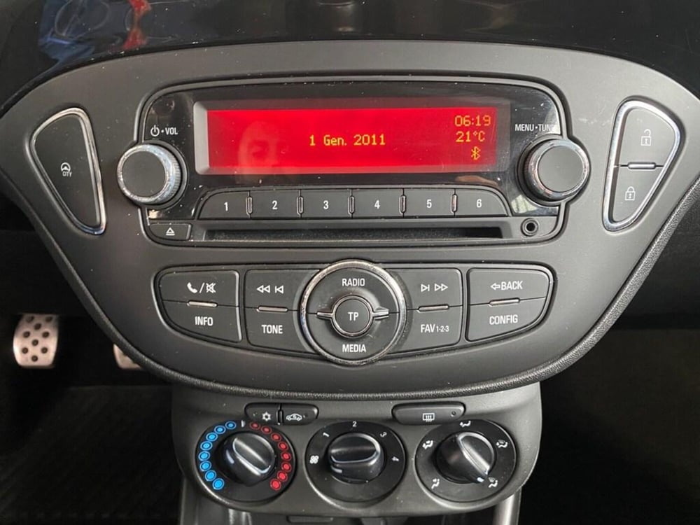 Opel Corsa usata a Torino (10)